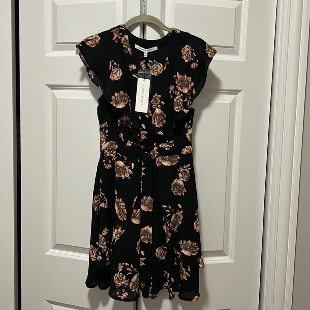 Never worn- cute floral dress!